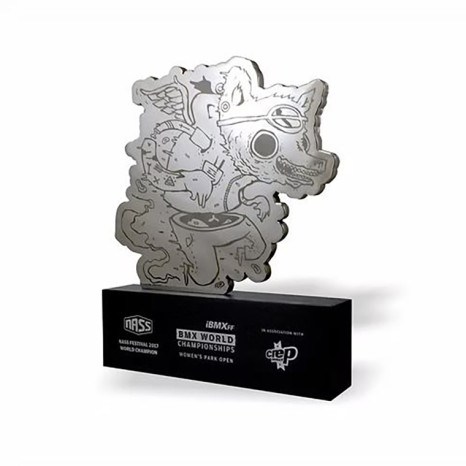 Troféu Corpo em Aço Inox Escovado e Polido Personalizado